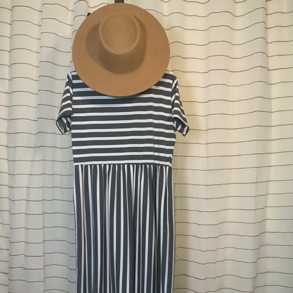 Tickled Teal Striped Grey & White Maxi Dress with pockets – Effortless Style